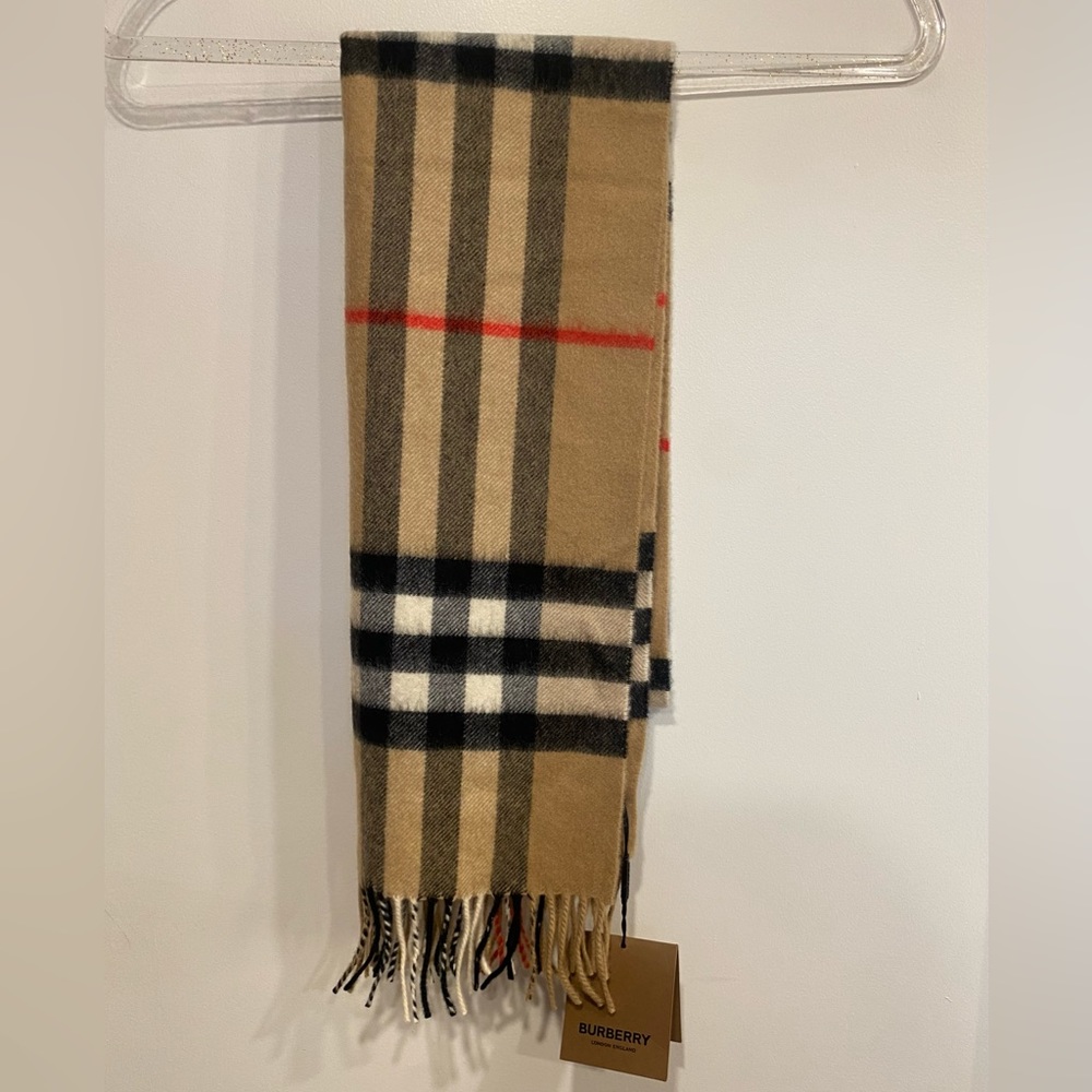 ⭐️ NWT!! Burberry Classic Check Unisex Scarf